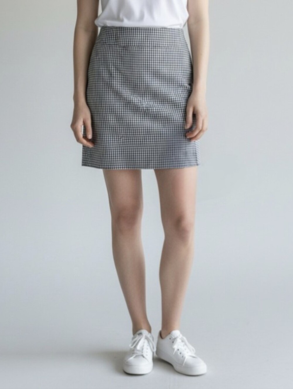 NWOT! IZOD GOLF! CUTE BLACK & WHITE MICRO CHECKED, POCKETED MINI SKIRT! SZ 4
